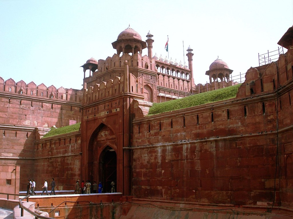 red fort new Delhi - i love traveling and exploring